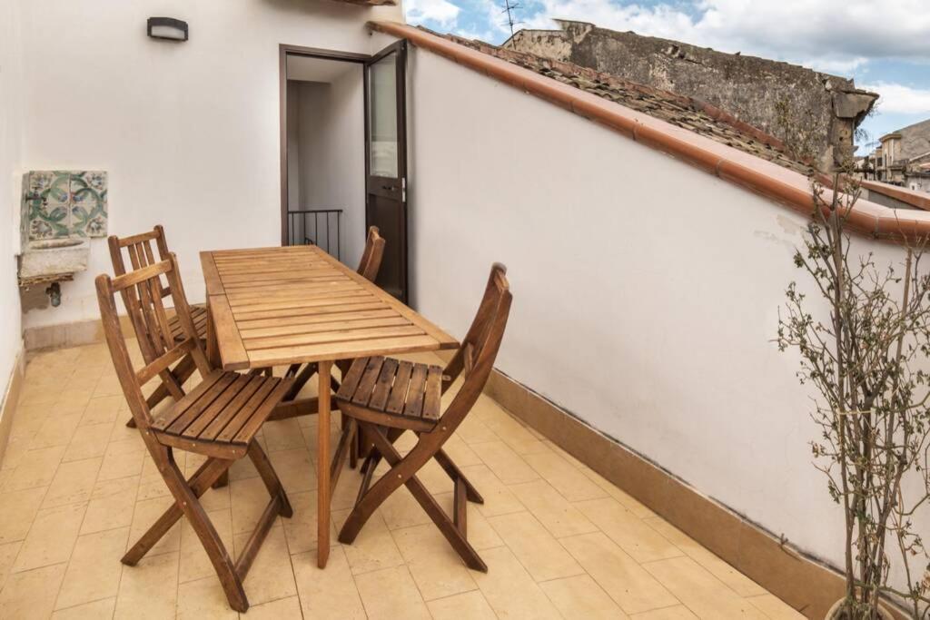 Historical Penthause Ballaro With View Apartment