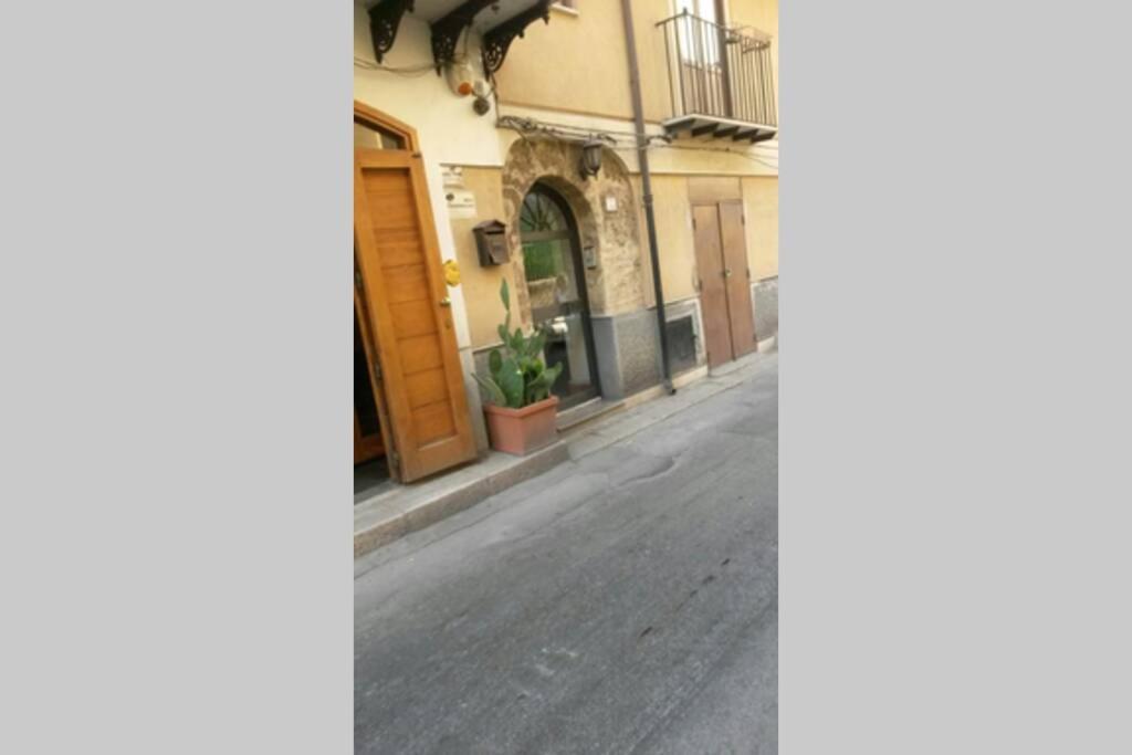 Historical Penthause Ballaro With View Palermo
