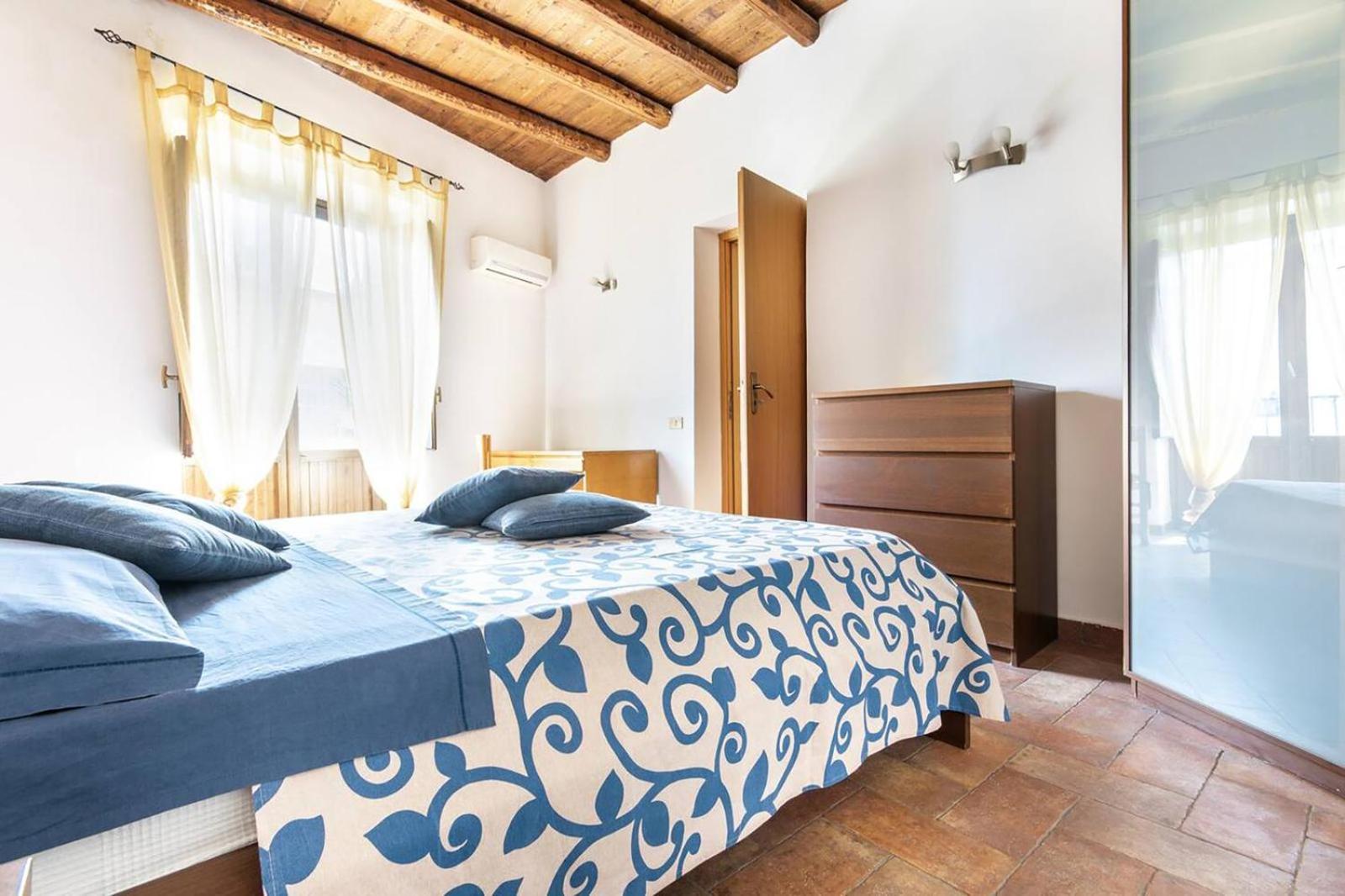 Historical Penthause Ballaro With View Apartment