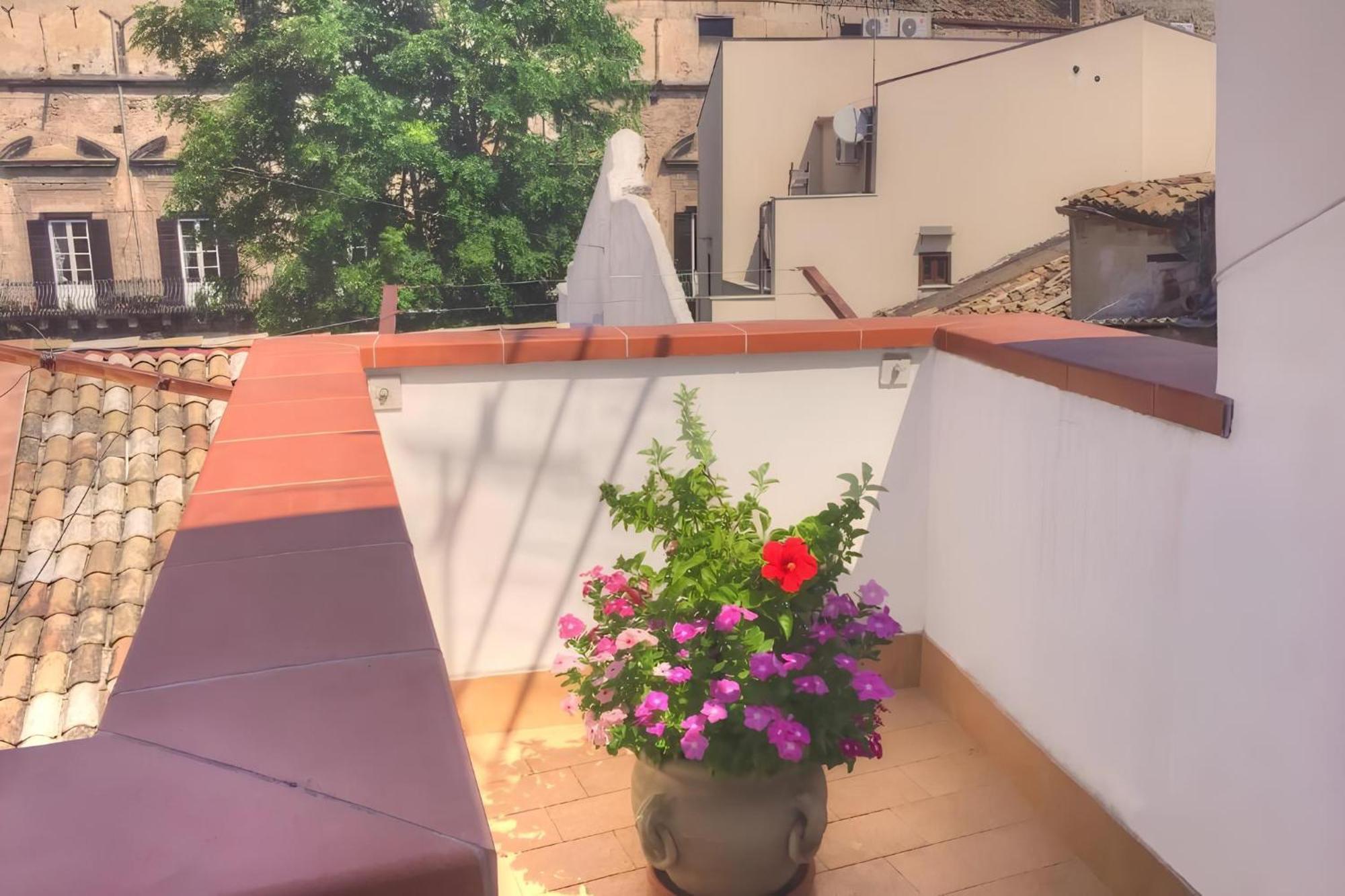 Historical Penthause Ballaro With View Palermo